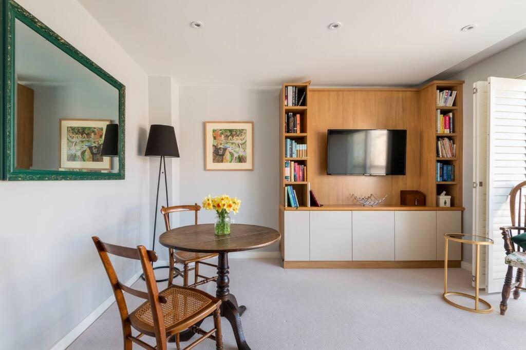 Apartment No 10 Cheltenham